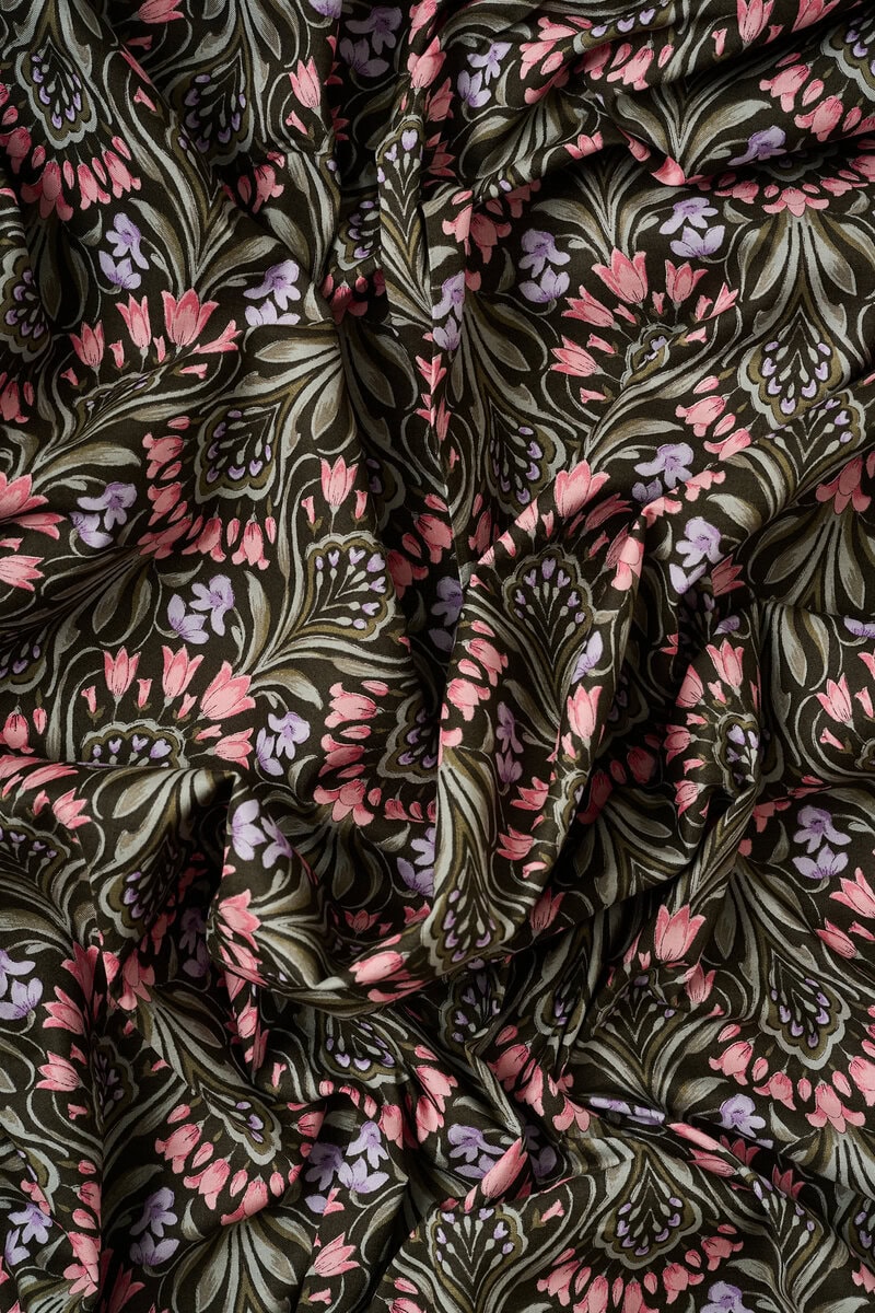 Art Nouveau Cotton Shirting in Onyx - Image 4