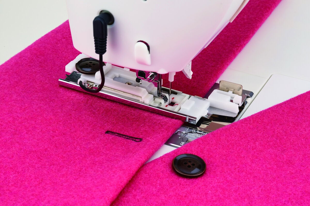 JUKI DX-3000QVP Sayaka Computerized Quilting and Sewing Machine - Image 5