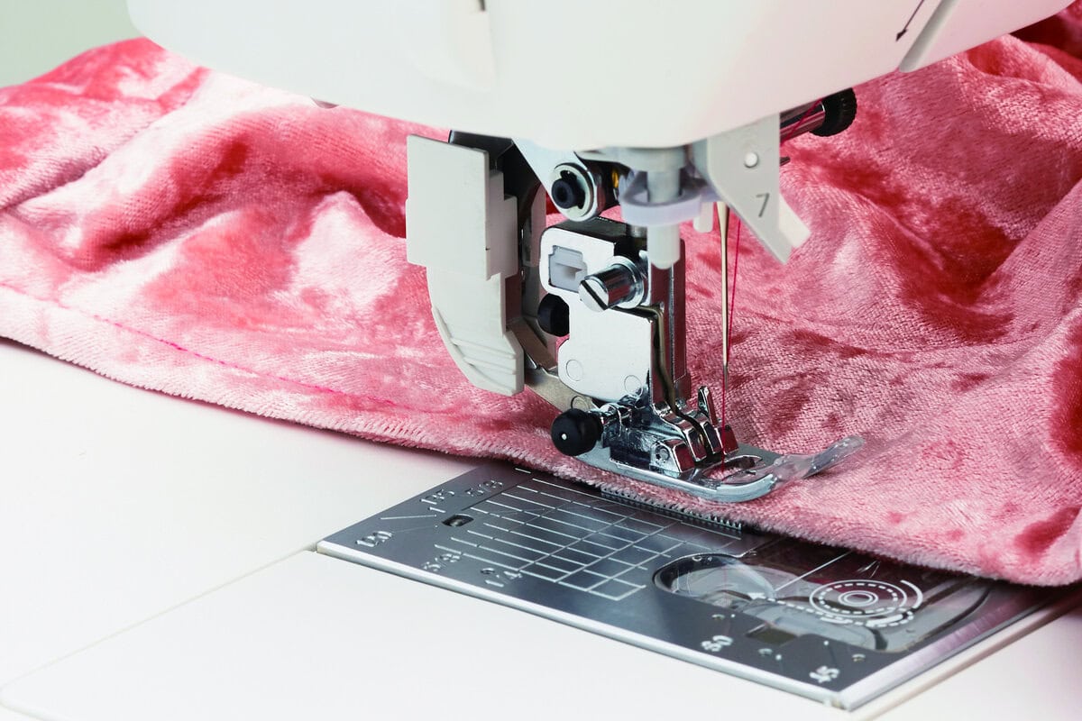 JUKI DX-3000QVP Sayaka Computerized Quilting and Sewing Machine - Image 9