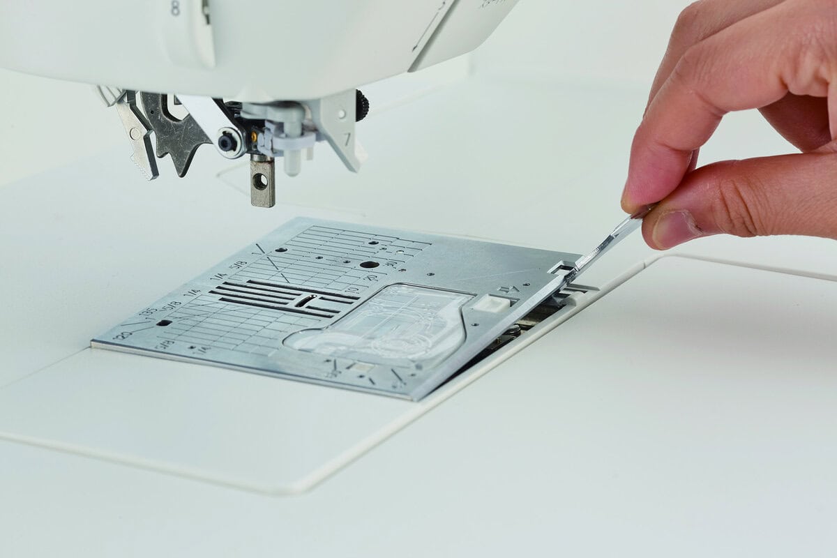 JUKI DX-3000QVP Sayaka Computerized Quilting and Sewing Machine - Image 11