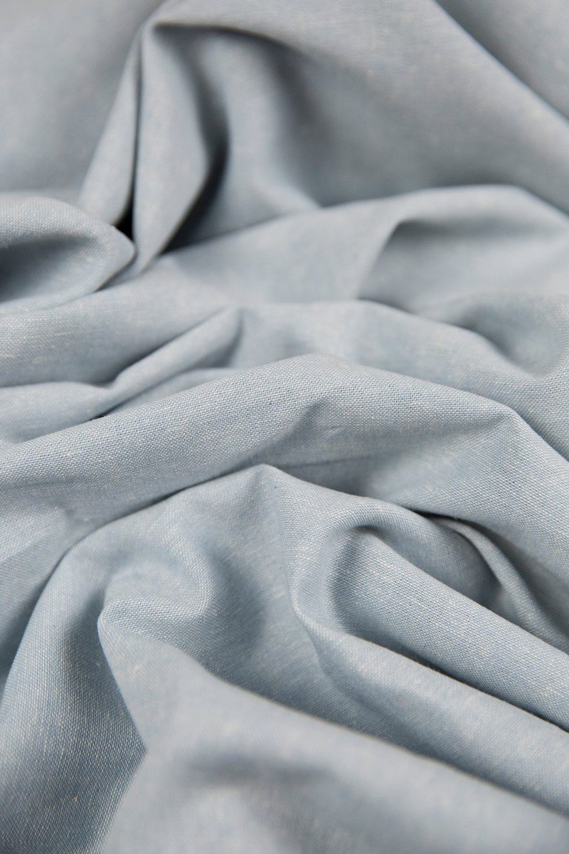 Essex Yarn-Dyed Linen in Chambray - Image 3