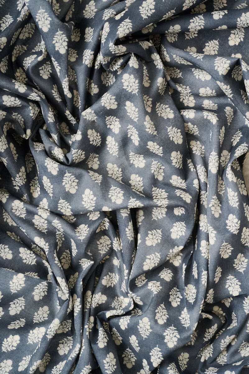 Flownny Calico Cotton Lawn in Natural/Charcoal - Image 4
