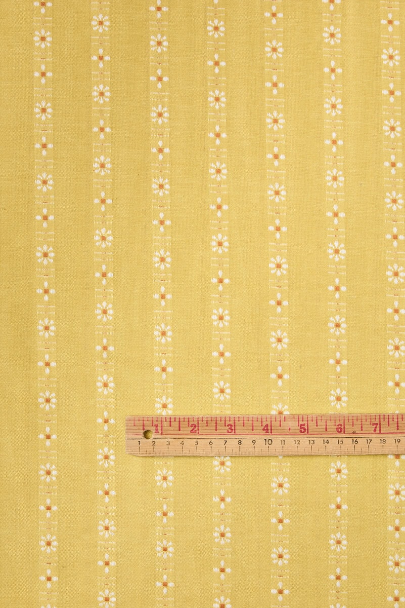 Daisies Cotton in Sulfur - Image 2