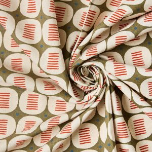 Effortless Canvas in Summer Picnic - Image 5