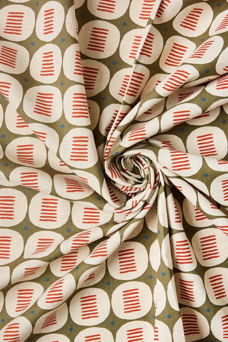Effortless Canvas in Summer Picnic - Image 5
